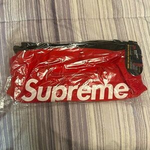Supreme Hand Warmer Red (NEW)